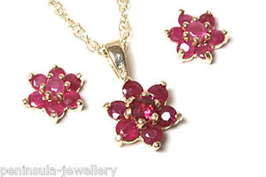 【送料無料】ネックレス　9ctルビークラスタペンダントイアリングセット9ct gold ruby cluster pendant and earring set made in uk gift boxed birthday