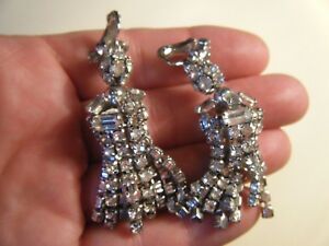 【送料無料】ネックレス　ビンテージイヤリングクリップワウワイスdangly, flowing 1960s vintage 2 long weiss earrings clip wow white stones dd