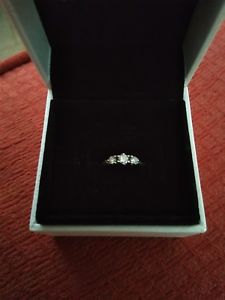 【送料無料】ネックレス　ホワイトゴールドリング9k white gold ring trilogy