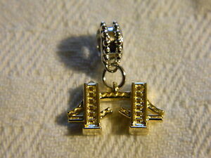 【送料無料】ネックレス　ウェールズゴールドタワーブリッジビードclogau welsh gold amp; silver tower bridge bead charm