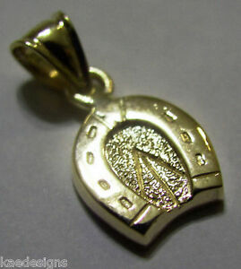 【送料無料】ネックレス　イエローゴールドペンダントkaedesigns genuine 9ct large genuine yellow gold horse shoe pendant｜hokushin