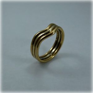 【送料無料】ネックレス　9ct39ct gold three row curved dress ring｜hokushin