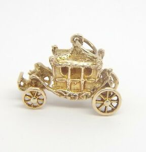 【送料無料】ネックレス　プリンセスキャリッジペンダントイエローゴールドprincess carriage charm pendant 9ct yellow gold 22x14mm