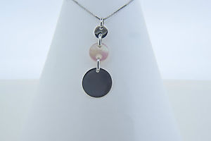 【送料無料】ネックレス　イギリスチェーンパールドロップペンダントホワイトゴールド uk hallmarked 9ct white gold mother of pearl drop pendant with 18 chain｜hokushin 27,287円