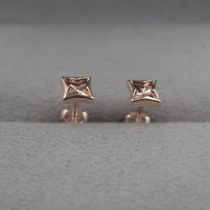 【送料無料】ネックレス　ｋローズゴールドスタッドイヤリングスタッドイヤリング listingsolid 18k rose gold stud earrings 7mm square stud earrings au750