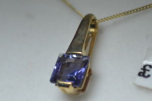 【送料無料】ネックレス　18カットbnib9ctアイオライトペンダントbnib 9ct gold iolite pendant square cut on a fine 18 curb chain｜hokushin