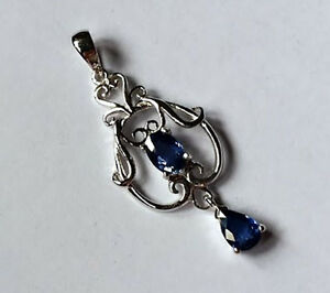 【送料無料】ネックレス　9kホワイトゴールドnaturalサファイアペンダントビクトリアスクロールpe040pe040 genuine 9k white gold natural sapphire filigree pendant victorian scrolls