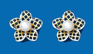 【送料無料】ネックレス　イエローゴールドスタッドイヤリング9ct yellow gold freshwater cultured pearl flower stud earrings