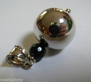 【送料無料】ネックレス　kaedesigns genuine extra large size 9ct whitegold oval 16mm ball pendantkaedesigns genuine extra large size 9ct white go｜hokushin
