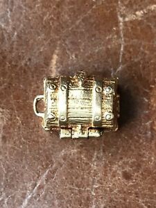 【送料無料】ネックレス　ゴールドquality opening treasure chest 9ct gold charm