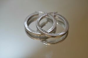 【送料無料】ネックレス　ホワイトゴールドフープ9ct white gold hoops