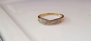 【送料無料】ネックレス　アーネストジョーンズゴールドクロスリングernest jones gold crossover eternity ring｜hokushin