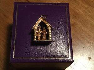 【送料無料】ネックレス　ヴィンテージゴールドウエディンググラムlarge, vintage 9 ct gold charm of wedding ,church, bride ,groom wt 55 grams