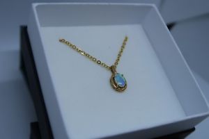 【送料無料】ネックレス　オーストラリアオパールペンダントイエローゴールドaustralian natural crystal opal pendant 14ct yellow gold