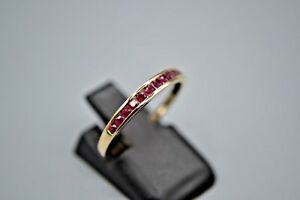 貨物輸送無料 ネックレス ゴールドルビーリング9ct Gold Ruby Half Eternity Ring Pghintheround Com