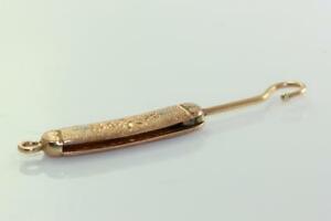 【送料無料】ネックレス　14kボタンペンダントビクトリアチャームvintageantique 14k gold button hook chatelaine pendant fob victorian charm vintage
