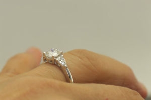 【送料無料】ネックレス　090 crtサイズvvs1f diomand engagemnet14kカット090 crt round cut vvs1 f diomand engagemnet ring 14k gold over all sizes