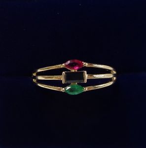 【送料無料】ネックレス　ルビーエメラルドサファイア9ctイェローゴールド3サイズn675ruby, emerald and sapphire ring 9ct yellow gold three row size n us 675