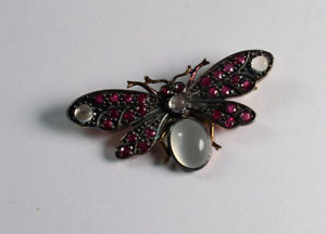 【送料無料】ネックレス moonstone and ruby bee brooch 9ctgiltmoonstone and ruby bee brooch 9ct silver gilt|hokushin