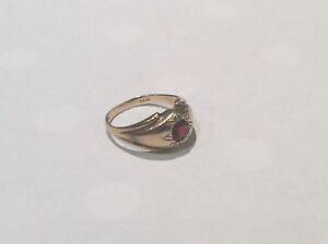 【送料無料】ネックレス　サイズw9ctgood quality 9ct ring with large garnet uk size w available worldwide