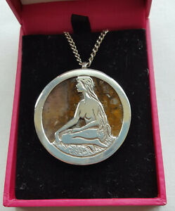 【送料無料】ネックレス　ソリッドシルバーペンダントボックスrare magnus maximus designs large solid silver on agate naked lady pendant amp; box