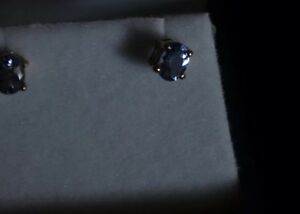 【送料無料】ネックレス　イエローゴールドタンザナイトスタッドイヤリングbnib brand 9ct yellow gold tanzanite stud earrings
