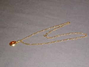 【送料無料】ネックレス　チェーンイエローゴールドオレンジペンダントattractive 9ct yellow gold amber pendant on 16 chain 493g