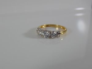 【送料無料】ネックレス　イエローゴールドリングサイズグラムpretty 18ct yellow gold three stone cz ring, size l, 25 grams, brim 2005｜hokushin