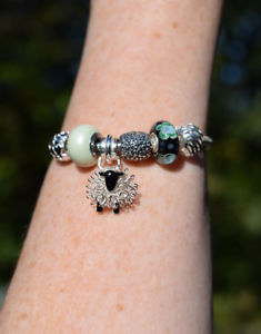 【送料無料】ネックレス　ヘビーウエイトhandmade silver sheep charm and heavyweight bead charm bracelet