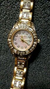 【送料無料】　腕時計　ラウンドアナログゴールドトーンウォッチelgin eg1510 womens round mother of pearl amp; crystal analog gold tone watch