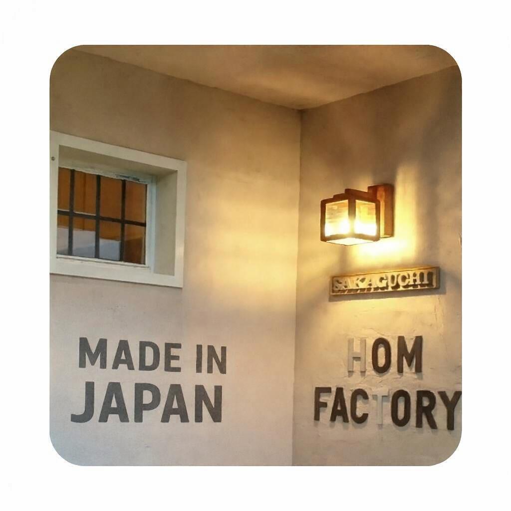 Houzeクロスペン軒下灯 hom ブラケットライト 壁掛け 屋外 玄関 木 天然木 ガラス LED 照明 オリジナル 国産 ５年保証 簡単取付け 照明作家 木工 省エネ ゼロエネルギー住宅 リフォーム ポーチ 防湿 防腐
