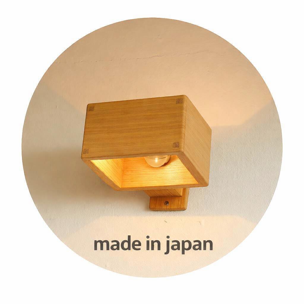 mujibra hom鉤括弧ともし火 木 生まれながら木 飾りつけ 上がり段 LED 照明装置 一風変わった  国産 ５年引き受ける 飾り気の無い取付け 照明装置絵描き 大工仕事 省エネ 絶無活動力住みか リフォーム 柱廊 歩廊
