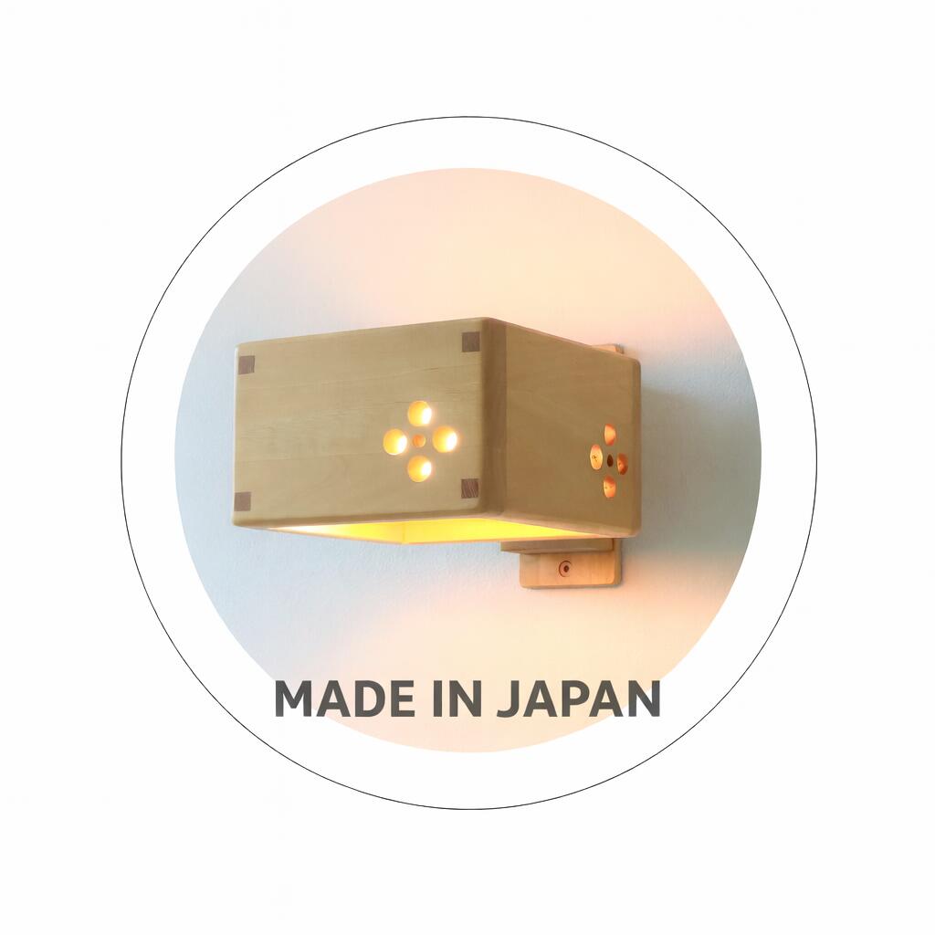sakura鉤括弧 hom鉤括弧ともし火 木 生まれながら木 上がり段 飾りもの LED 照明装置 事あたらしい  飾りもの 国産 ５年引き請ける 飾り気のない取付け 照明装置執筆者 大工仕事 省エネ 皆無活動力住みか リフォーム 桜 柱廊 踊場 真四角
