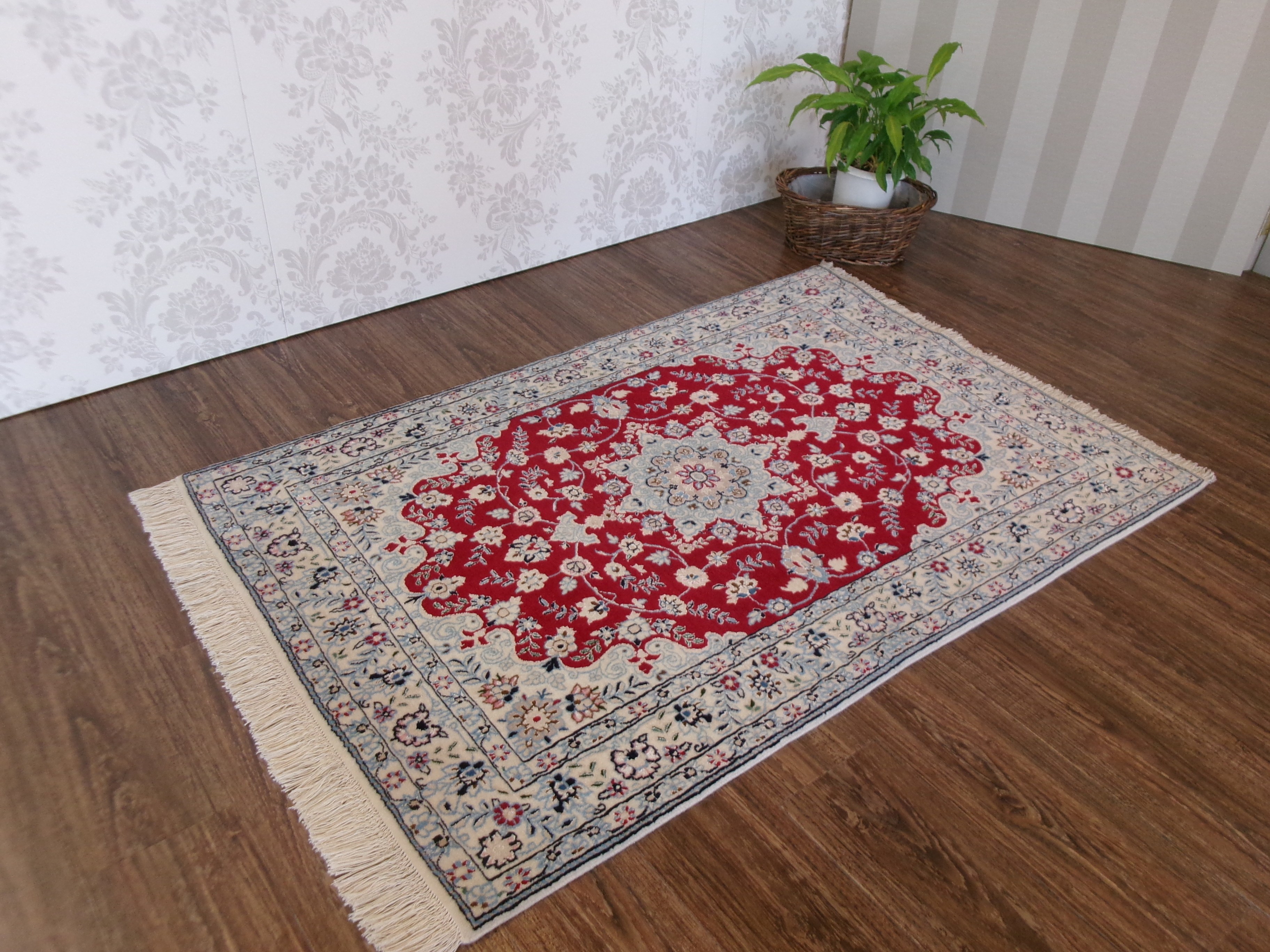 ペルシャ絨毯（カシャーン産、100%ウール） カシャーン産 最高級ペルシャ絨毯 ウール100％ 145ｃｍ×218ｃｍ 手織り