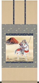 掛け軸-馬上武者／瀬田功舟（尺五横・桐箱）床の間に男児大成の願いを込めて飾る端午の節句画掛軸、初節句のお祝い掛軸としてもどうぞ、送料無料、伝統の床の間飾り、男の子誕生祝、出産祝い｜掛け軸の【ほなこて】店