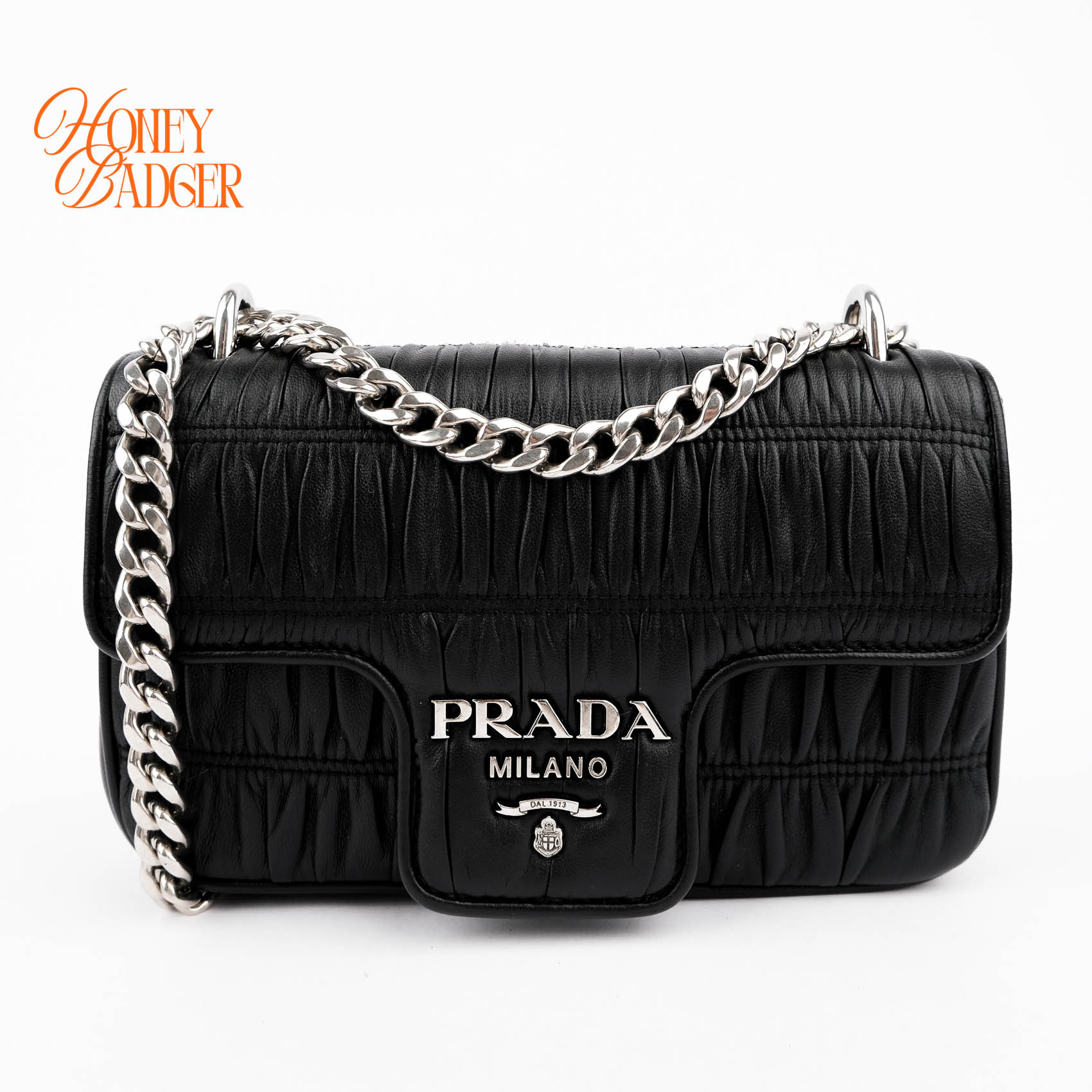 【中古】【美品】 プラダ PRADA ナッパ ゴーフレ パッティーナ チェーン店ショルダーバッグ 黒いこと 黒 しろがね色金具 ナッパレザー ギャザー 下げ翼 差し交わす上半身 レディース
