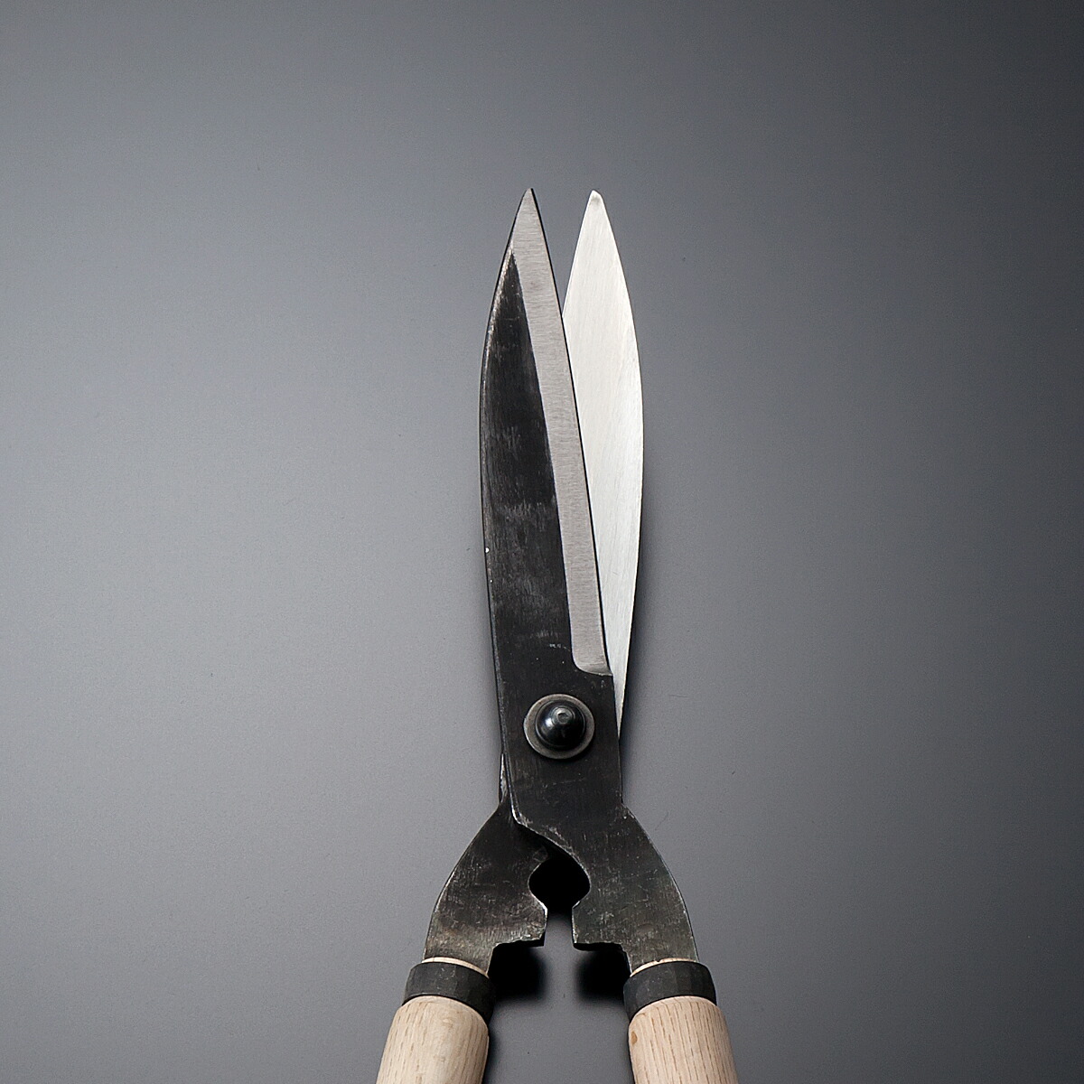 （にわとり六助）　黄綬褒章受賞　山形住藤治良作　刈込鋏 植木鋏　新品未使用 にわとり六助様専用） 黄綬褒章受賞 山形住藤治良作 刈込鋏 植木