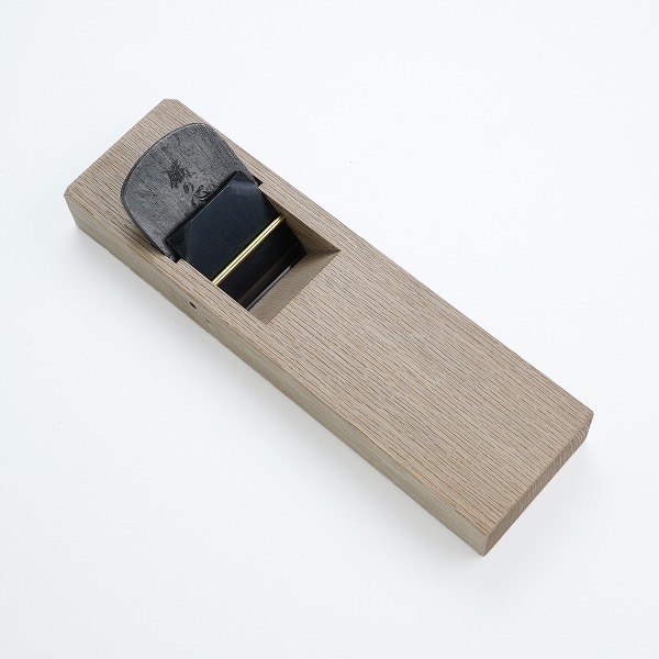 心　手打ち鋼　カンナ 楽天市場】鐵の心 大鉋 70mm 青紙スーパー鋼 錬鉄 白樫9寸5分台 二枚鉋