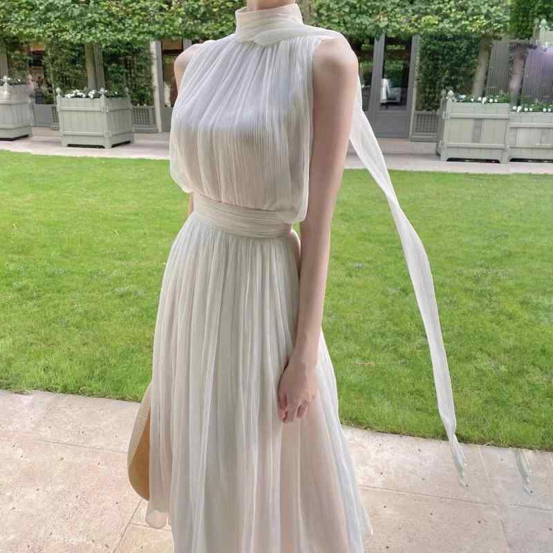 ワンピース ロング マキシ丈 ラベル ブラン 春と 夏 早春の 優しい フェアリーの ドレス 白い フレンチ 女性 ウエスト ホルターネック ロング