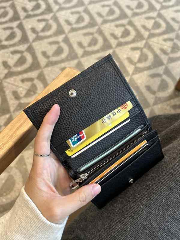 財布 レディース 二つ折り 革 牛革 ジッパー カードケース 一体型 コンパクト 普段使い 女性用 収納 ポケット 付き