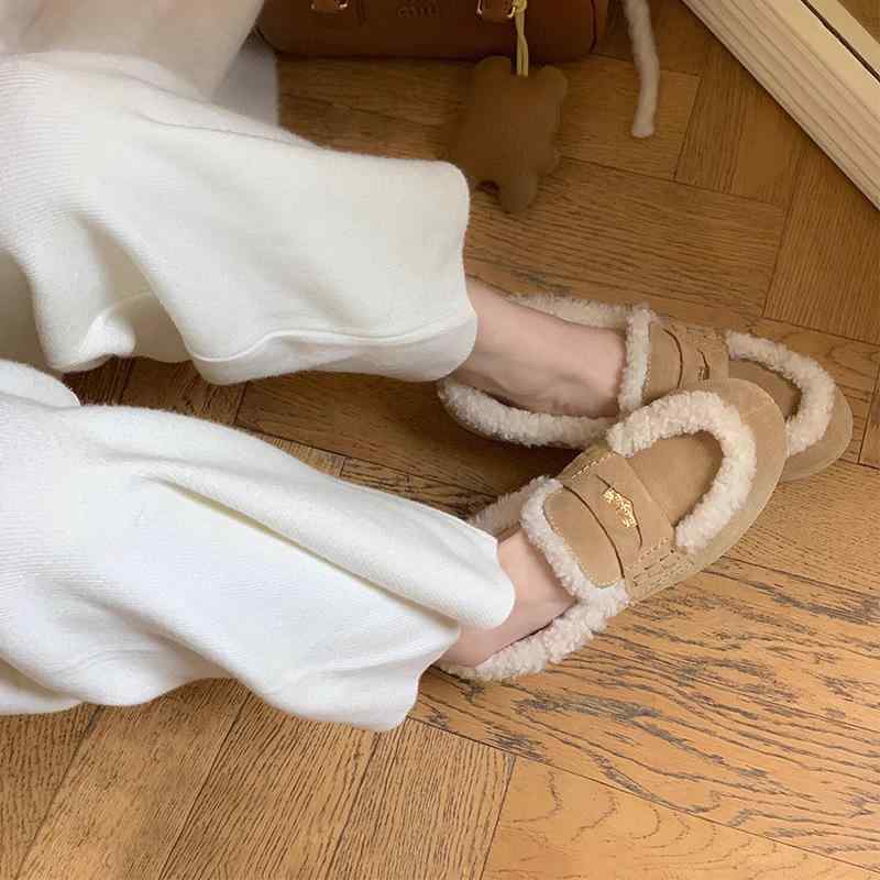 ローファーシューズ 女性用 冬 革 羊毛 保温 フラット底 コイン飾り ファー ポンポン カジュアル 暖か 柔らかい 普段使い 軽量