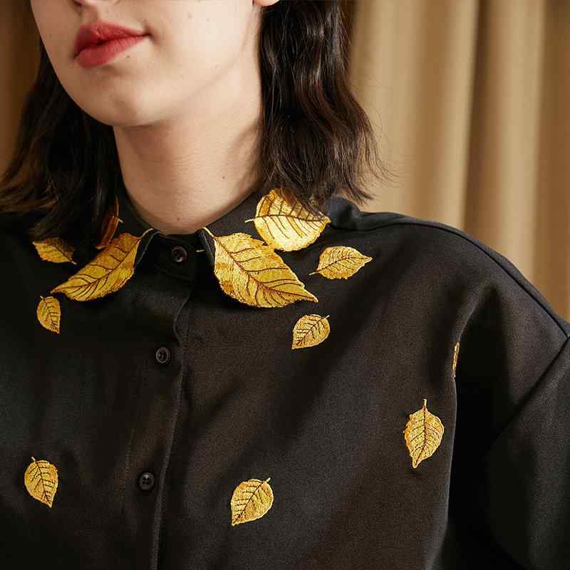 秋冬 女性用 長袖 シャツ レトロ フレンチスタイル ゴールド 葉柄 刺繍 折り襟 バットスリーブ トップス ブラウス 普段使い 暖か 伸縮性 10,105円