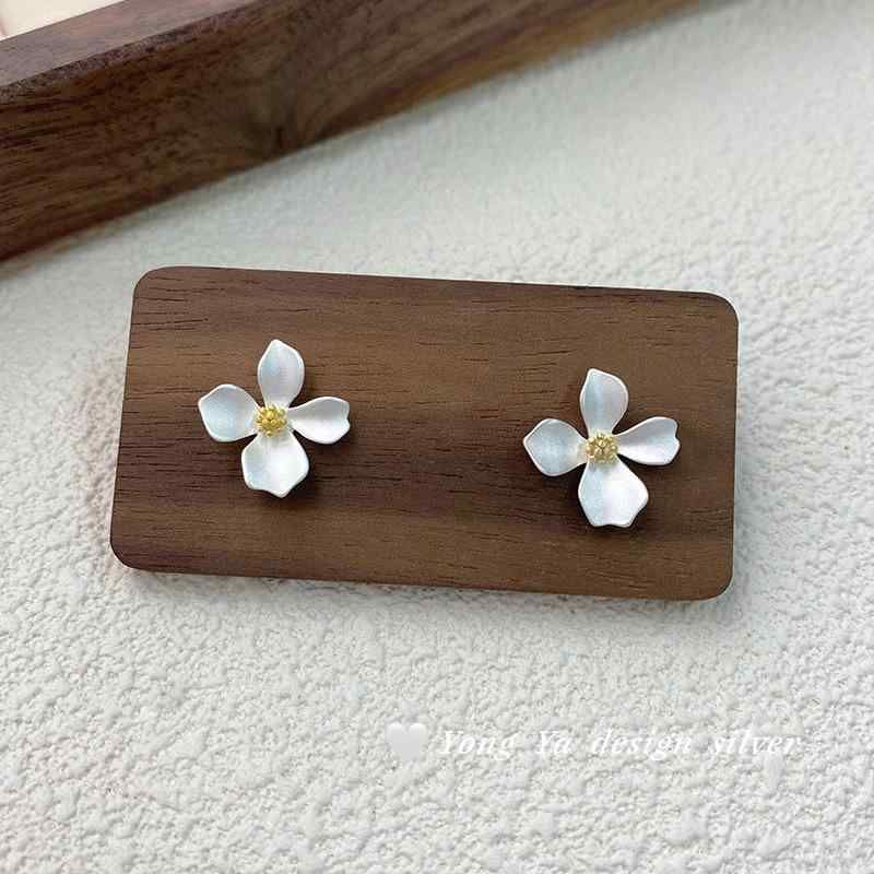 レディース ジャスミン フラワー イヤリング 銀 スタッド ピアス シンプル フレンチスタイル 芸術的 アクセサリー 日常使い 軽量 華奢