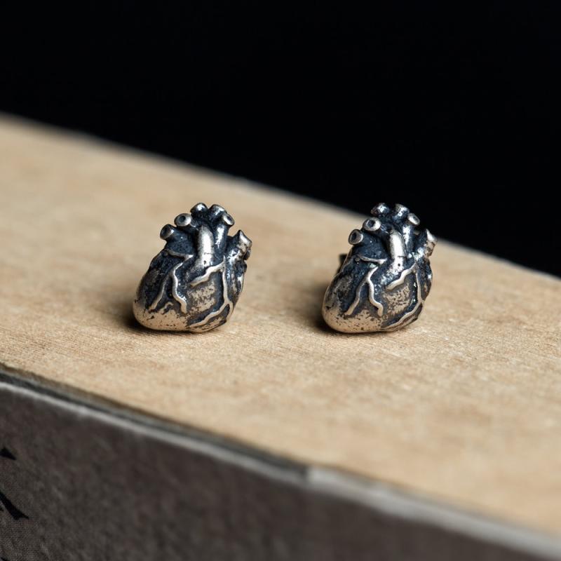ピアス レディース メンズ 925シルバー レトロ ヴィンテージ イヤースタッド パンク ハート 個性 ユニーク シルバーアクセサリー ファッション小物 日常使い ギフト対応