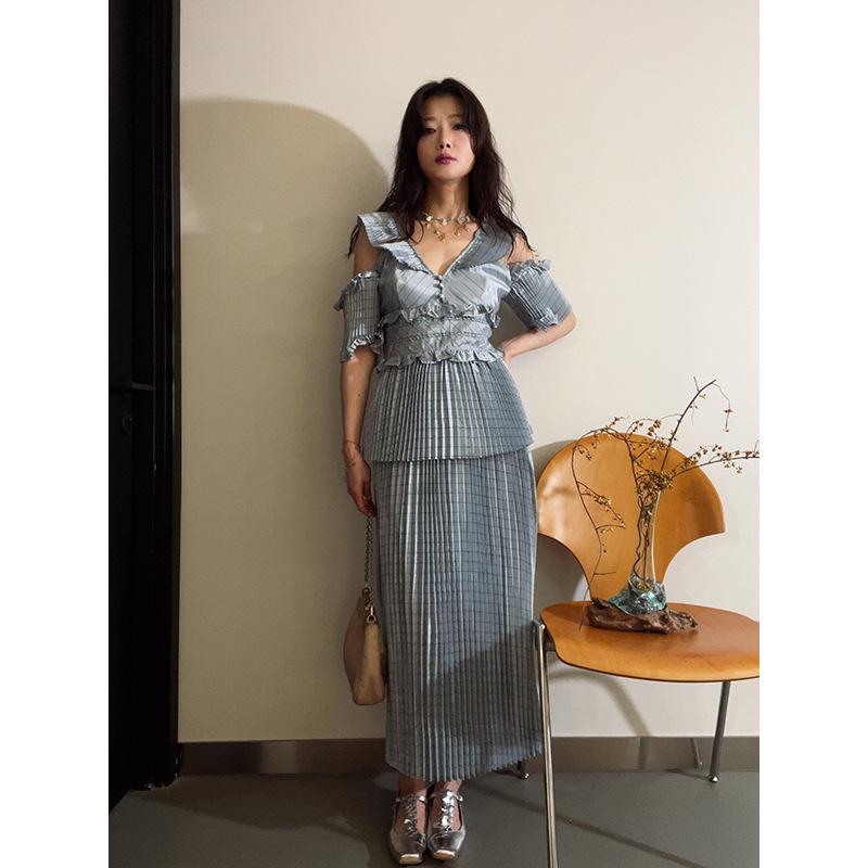 スカート レディース プリーツ ストレート ミディ丈 ベーシック 普段使い 通勤用 カジュアル フェミニン シルエット 軽やか 揺れる
