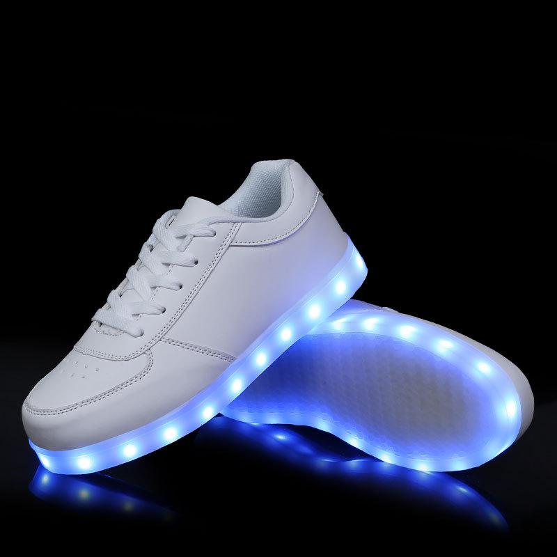 スニーカー メンズ レディース カップル 白 ローカット LED 発光 夜光 USB 充電 韓国 シューズ カジュアル 靴 軽量 歩きやすい 日常使い