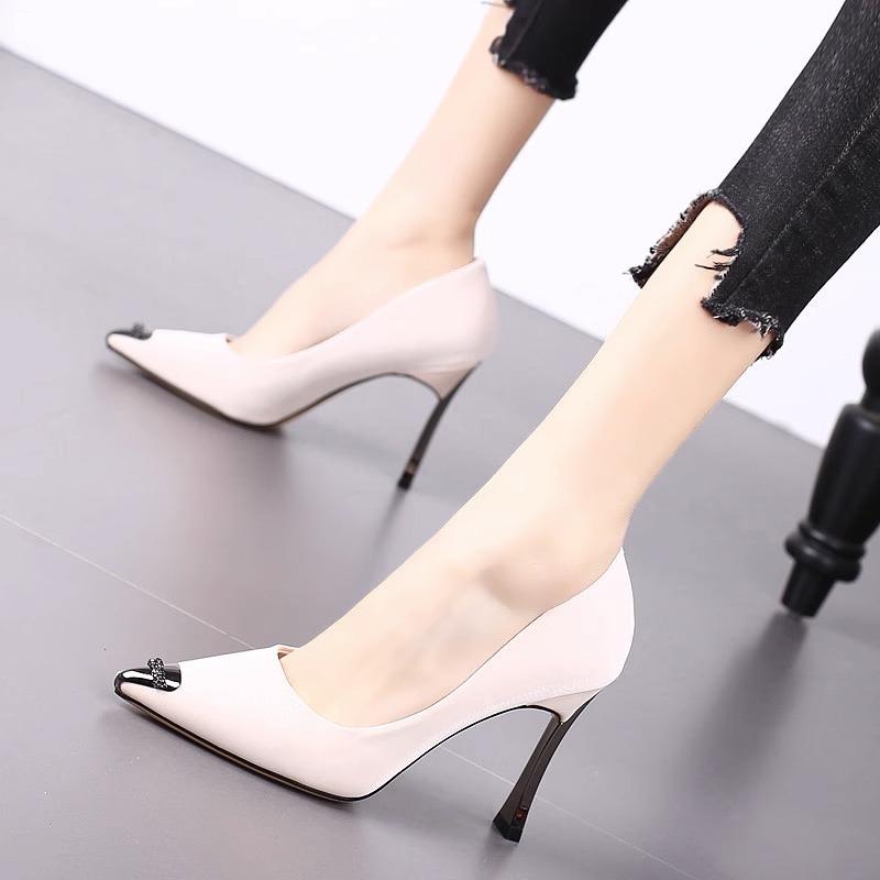 レディース パンプス ポインテッドトゥ 単色 メタル 細ヒール フレンチスタイル セクシー 普段使い エレガント 春秋 軽量 通勤用 女性らしい 形状