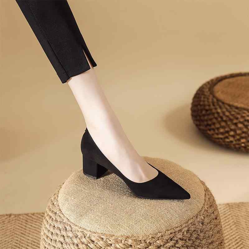レディース パンプス ブラック 秋用 低ヒール ポインテッドトゥ 浅口 ソフトレザー チャンキーヒール 疲れにくい ベルベット素材 オフィス 通勤用 軽量 クッション性 スタイリッシュ ビジネスシューズ