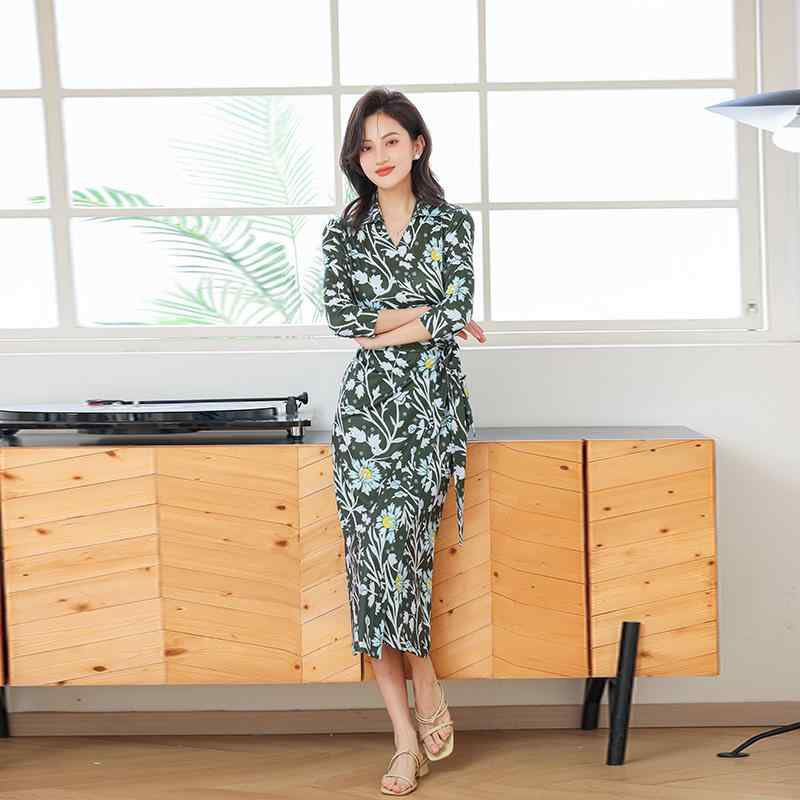 レディース ワンピース 緑色 小花柄 フリルカラー 中長丈 上品 リボン ウエストマーク ボディス 夏用 ドレス 軽量 伸縮性 通勤 普段使い