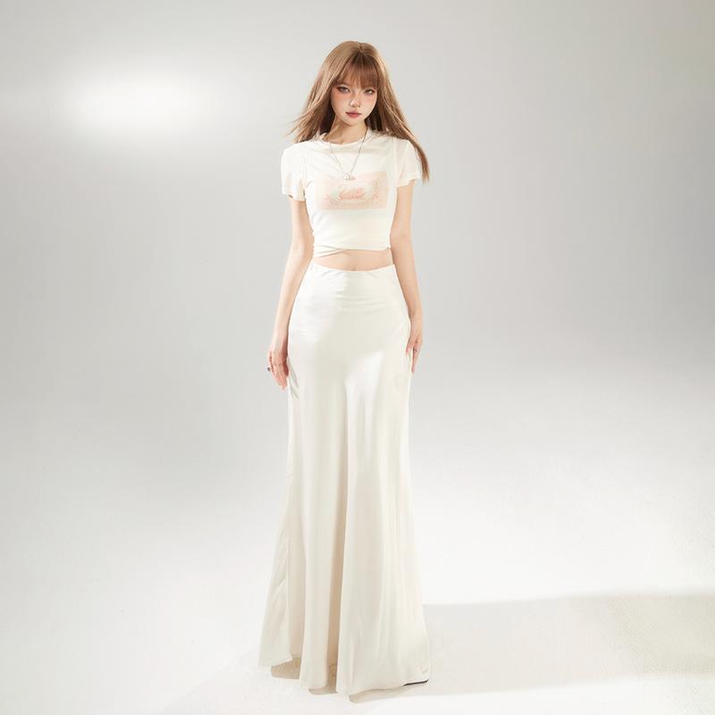 レディース ロングスカート シンプル 光沢 シルク調 ドレープ フィット スリム ヒップハグ カジュアル Aライン 普段使い ベーシック コーディネートしやすい 滑らか素材